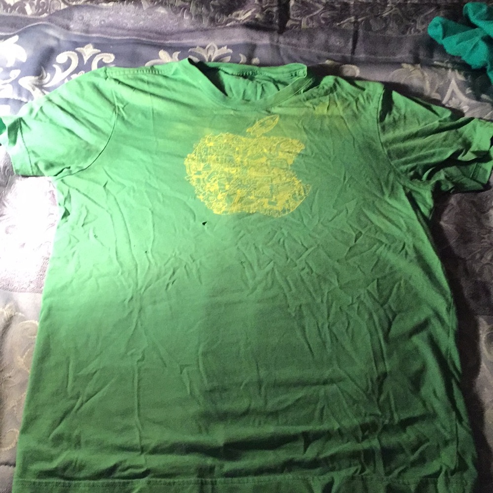 apple t shirt